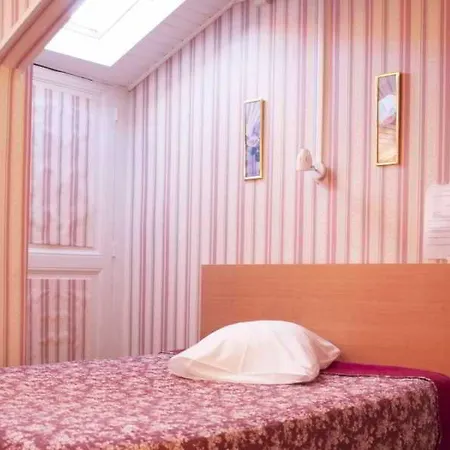 Le Saint Joseph Centre Gare Hotel 2*