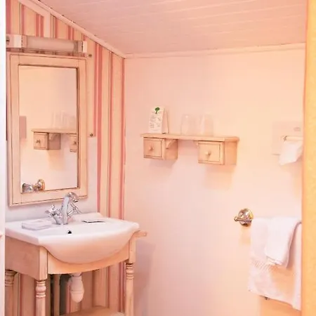 Hotel Le Saint Joseph Centre Gare 2*